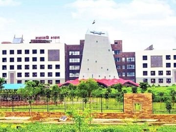 बिलासपुर में बड़ा प्रशासनिक फेरबदल, 125 अधिकारियों के तबादले, नितिन तिवारी NRDA भेजे गए, कई नए अधिकारियों की हुई पदस्थापना